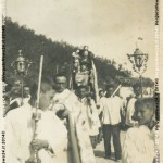 Processione dalla chiesa alla Madonnina della Serra con don Carlo Monari