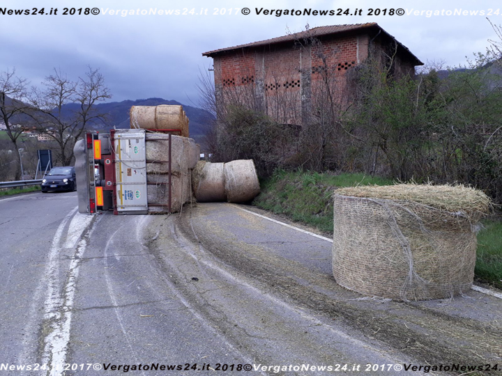 Incidente Stradale A Pioppe Di Salvaro Camion Carico Di baloni Si Incidente Stradale A Pioppe Di Salvaro Camion Carico Di baloni Si